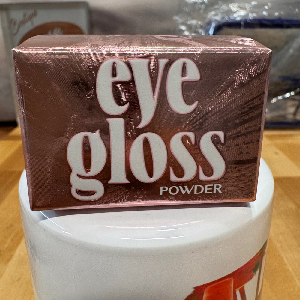 Jeffree star Eye Gloss Powder in Metallic Rose - Picture 2 of 6